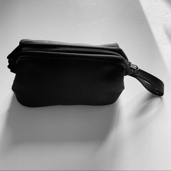 BLACK NYLON DELTA TRAVEL LINE POUCH NEW - Picture 3 of 7